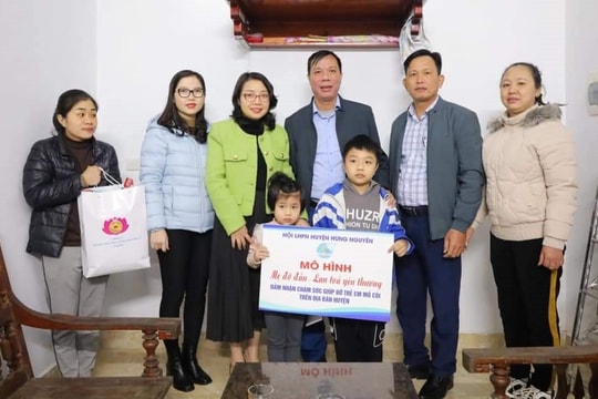 Ấm áp chương trình “Mẹ đỡ đầu lan tỏa yêu thương”