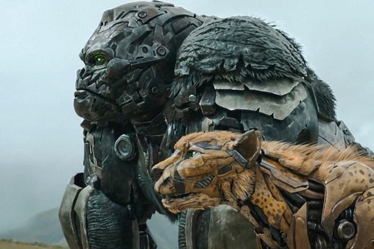 Transformers 7 soán ngôi Doraemon trong ngày đầu công chiếu