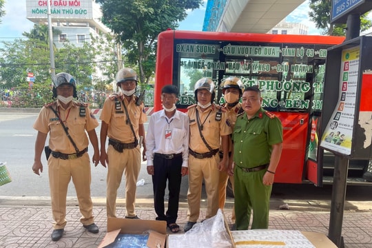 Tài xế xe buýt nghi vận chuyển thuốc lá lậu