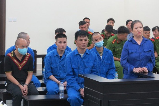 Dùng giang hồ đe dọa “con nợ”