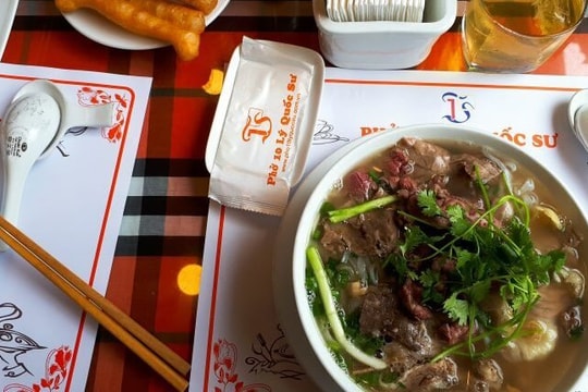 Những quán phở Việt Nam trong danh sách Michelin thu hút khách du lịch
