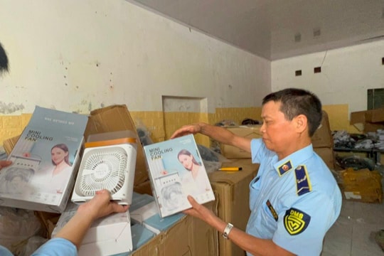 Thu giữ hơn 5.000 thiết bị điện không rõ nguồn gốc tại Hà Nội