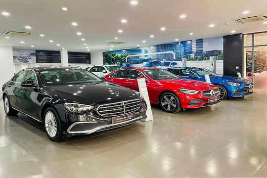 Ô tô nhập khẩu về Việt Nam giảm mạnh