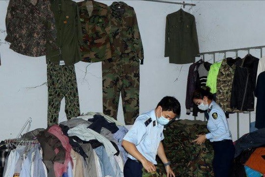 Phạt 50 triệu đồng chủ hộ kinh doanh quần áo rằn ri nhập lậu ở Kon Tum