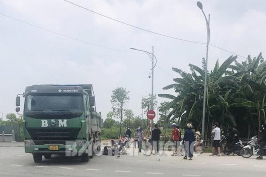 Va chạm với xe tải, một học sinh tử vong