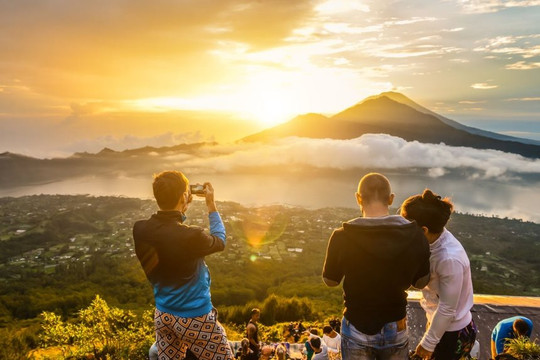 Tranh cãi lệnh cấm du khách leo núi tại Bali