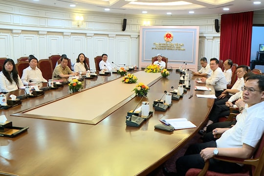 Đảng ủy TANDTC tham gia trực tuyến Hội nghị Báo cáo viên tháng 6/2023