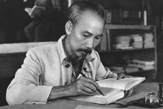 Tư tưởng Hồ Chí Minh về báo chí cách mạng