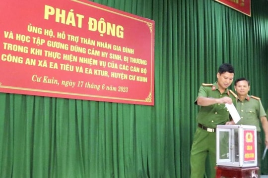 Công an huyện Cư Kuin quyên góp, hỗ trợ gia đình cán bộ, chiến sĩ hi sinh trong vụ tấn công ở Đắk  Lắk