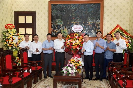 Thành phố Hải Phòng chúc mừng các cơ quan báo chí Trung ương