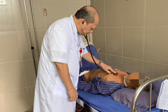 Lạng Sơn: Người đàn ông nhập viện vì suy đa tạng do ăn tiết canh lợn thường xuyên