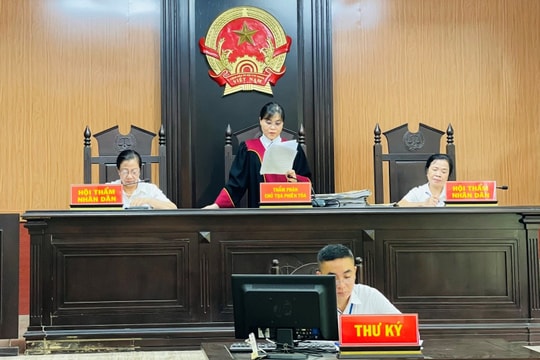Lĩnh án 30 tháng tù về tội “Làm giả con dấu, tài liệu của cơ quan, tổ chức”