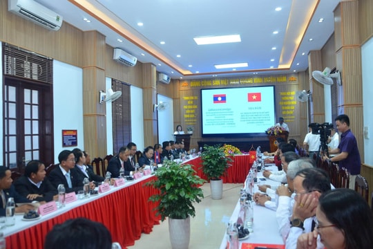 Hội đàm 20 năm quan hệ hữu nghị giữa TAND tỉnh Quảng Trị và TAND tỉnh Savannakhet