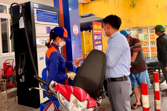 Xăng giữ giá, dầu tăng nhẹ từ 15h chiều 21/6