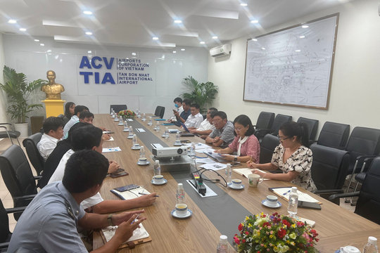 Tạm dừng hoạt động 2 đơn vị taxi gian lận cước tại Tân Sơn Nhất