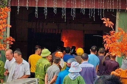 Tẩm xăng tự thiêu do mâu thuẫn với vợ