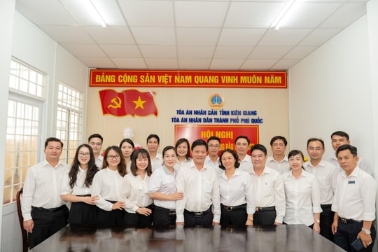 TAND quận 5 và TAND TP. Phú Quốc trao đổi kinh nghiệm