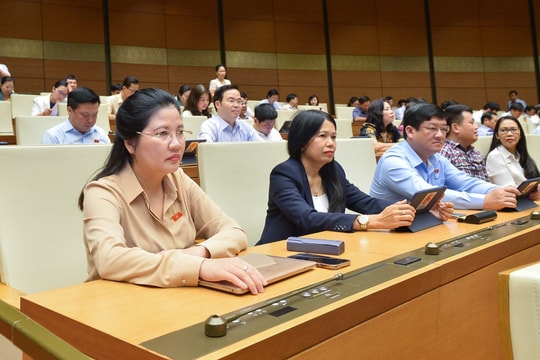 Quốc hội thông qua Nghị quyết về việc lấy phiếu/bỏ phiếu tín nhiệm