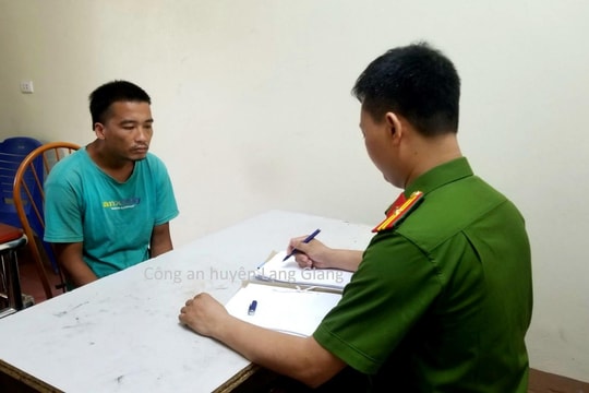 Khởi tố đối tượng chống người thi hành công vụ