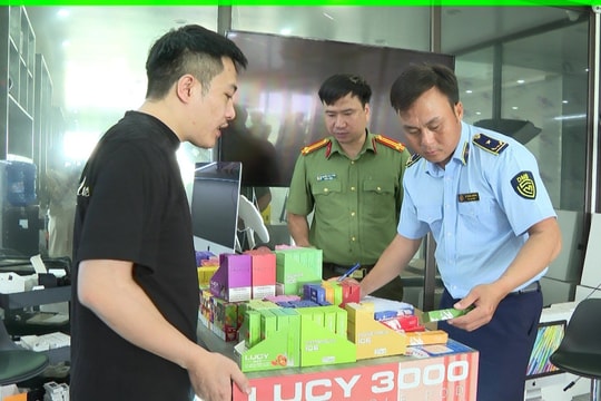 Tạm giữ gần 600 sản phẩm thuốc lá điện tử không rõ nguồn gốc