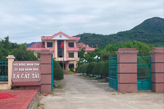Bình Định: Chính quyền sẽ công khai xin lỗi vì chậm hủy bỏ quyết định tuyển dụng công chức tập sự