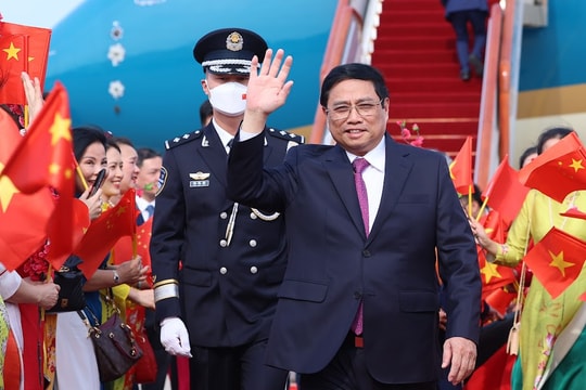 Thủ tướng Phạm Minh Chính tới Bắc Kinh, bắt đầu thăm chính thức Trung Quốc và dự Diễn đàn Kinh tế thế giới