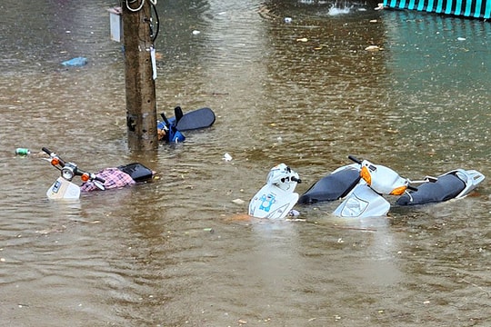Lâm Đồng: TP Bảo Lộc ngập sâu sau mưa lớn