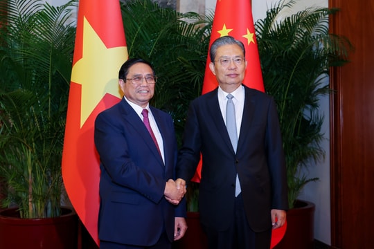 Thủ tướng Phạm Minh Chính hội kiến Ủy viên trưởng Nhân đại toàn quốc Trung Quốc