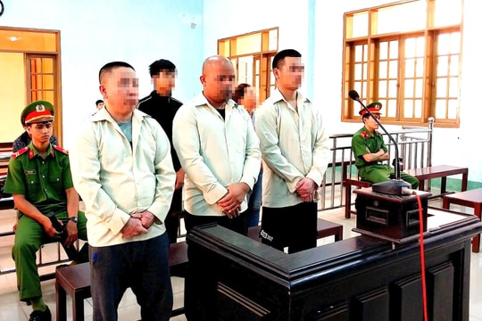 Xét xử các bị cáo buôn bán, tàng trữ, vận chuyển pháo trái phép