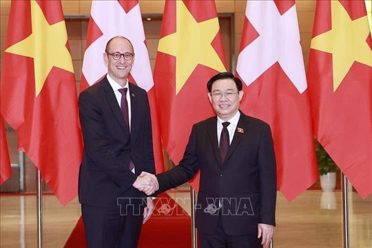 Chủ tịch Quốc hội Vương Đình Huệ đón, hội đàm với Chủ tịch Hội đồng Quốc gia Thụy Sĩ Martin Candinas