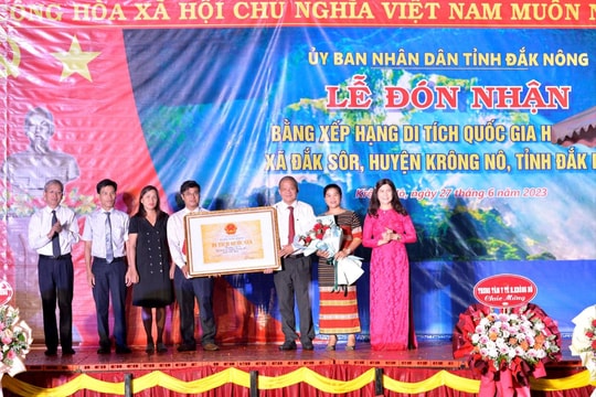 Hang C6-1 vinh dự đón nhận Bằng xếp hạng  Di tích Quốc gia