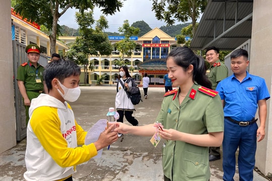 Tuổi trẻ Công an Hà Giang đồng hành cùng các sĩ tử thi tốt nghiệp THPT