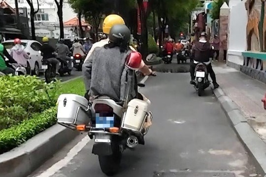 Cảnh sát giao thông hỗ trợ thí sinh bị thất lạc căn cước công dân