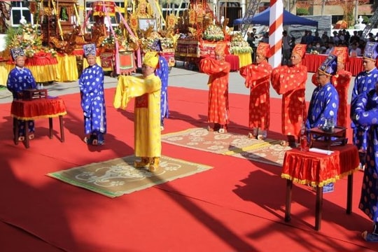 Người dân nô nức tham dự Lễ hội bánh chưng - bánh giầy