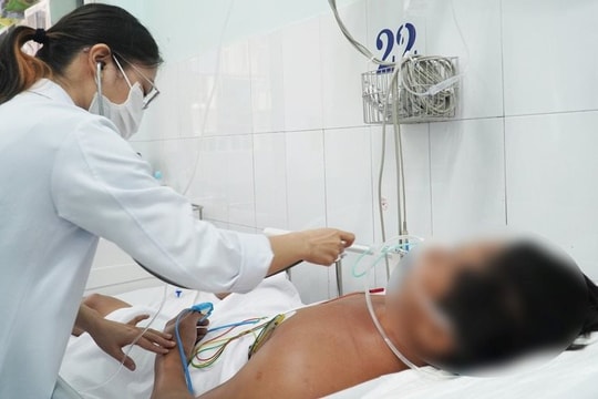 Truyền 10 lọ huyết thanh cứu người đàn ông bị rắn hổ chúa cắn
