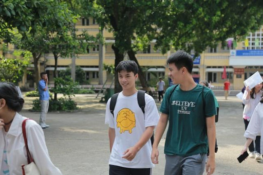 Thí sinh phấn khởi sau môn thi cuối cùng Kỳ thi tốt nghiệp THPT năm 2023