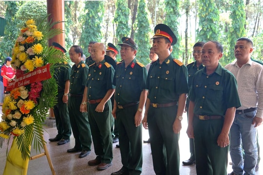 Hội Cựu Chiến binh TANDTC hành trình về nguồn