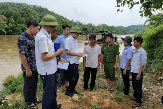 Bé trai 6 tuổi mất tích trên sông Lô