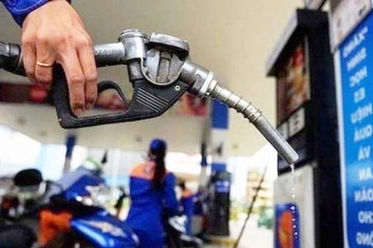 Cân bằng cung cầu xăng dầu dài hạn gặp khó