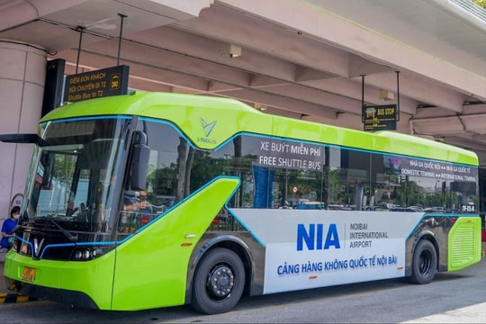 Xe bus điện vận hành phục vụ khách nối chuyến tại sân bay Nội Bài từ 1/7