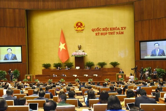 Chủ tịch Quốc hội ký chứng thực 4 Luật được Quốc hội thông qua tại Kỳ họp thứ 5