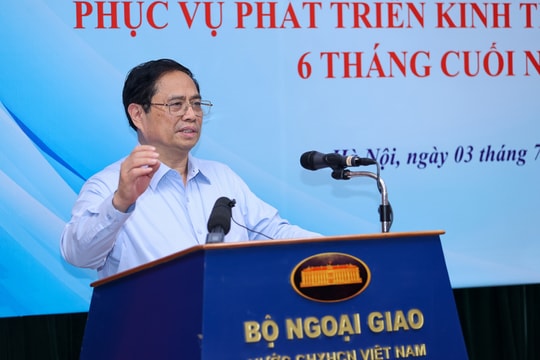 Thủ tướng: Ngoại giao kinh tế cần tranh thủ mọi cơ hội để thúc đẩy các động lực tăng trưởng