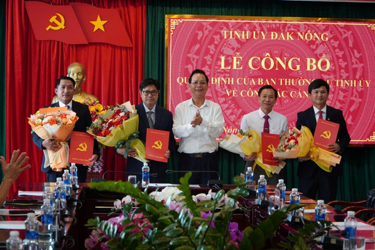 Công bố các Quyết định về công tác cán bộ tỉnh Đắk Nông