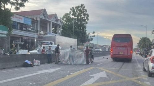 Hai người tử vong tại chỗ sau va chạm với ô tô
