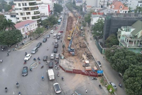 Hà Nội: Yêu cầu làm rõ trách nhiệm chậm tiến độ thi công đê hữu Hồng