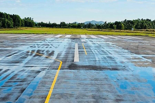 Sân bay Vinh hoạt động trở lại sau sự cố nứt đường băng