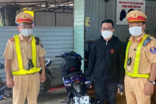 Làm giấy chứng minh Công an nhân dân giả để "qua mặt" Cảnh sát giao thông