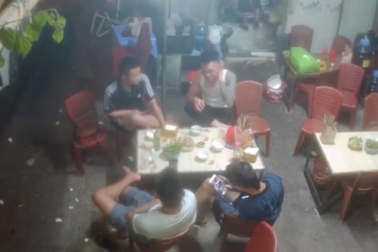 Hỗn chiến trong đêm vì...nhìn đểu
