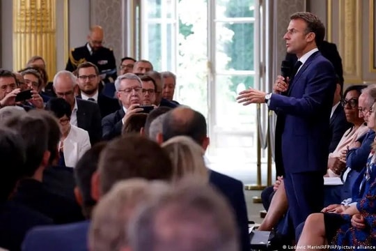 Tổng thống Pháp Macron trấn an các thị trưởng về bạo loạn