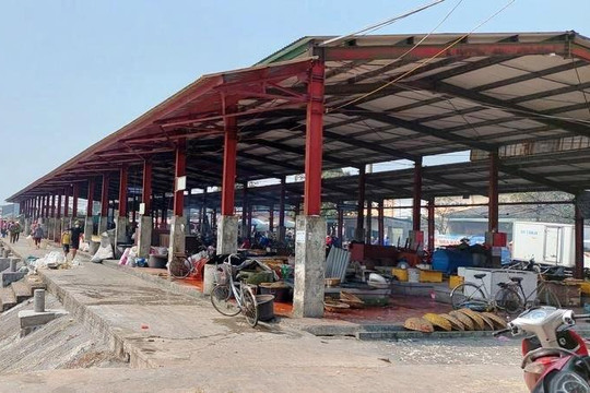 Nghệ An: Phát hiện người đàn ông tử vong gần cảng cá